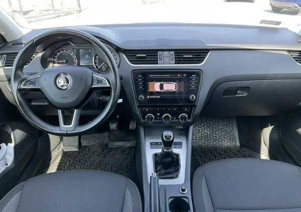 Skoda Octavia cena 46900 przebieg: 152000, rok produkcji 2017 z Wojkowice małe 172